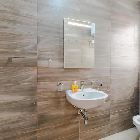 Apartamento Brand New 3bdr 2 Bth H7 *