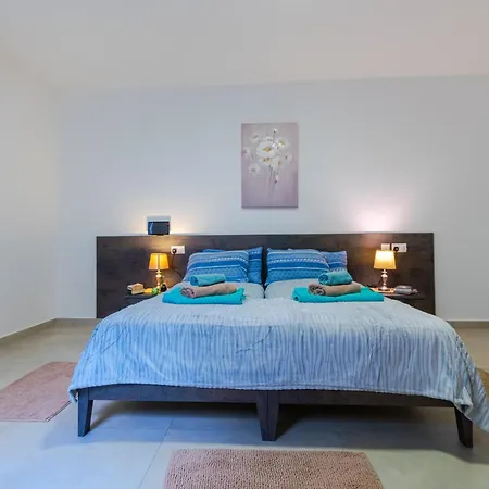 Brand New 3bdr 2 Bth H7 Apartamento