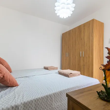 Brand New 3bdr 2 Bth H7 *