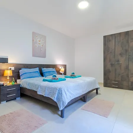 Brand New 3bdr 2 Bth H7 Apartment *