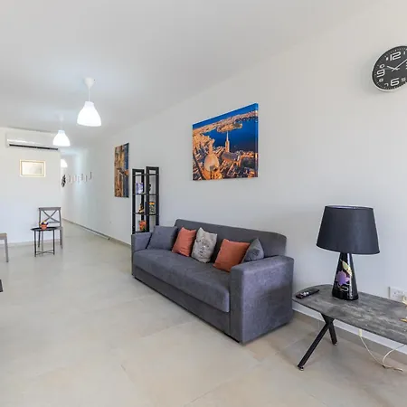 Brand New 3bdr 2 Bth H7 *