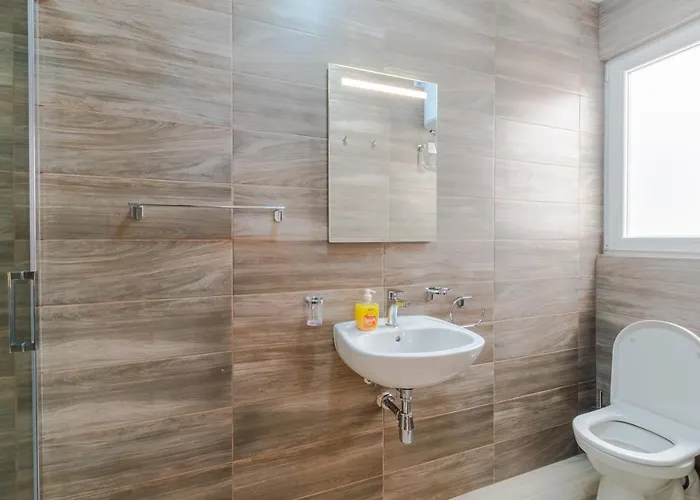 Daire Brand New 3bdr 2 Bth H7 *