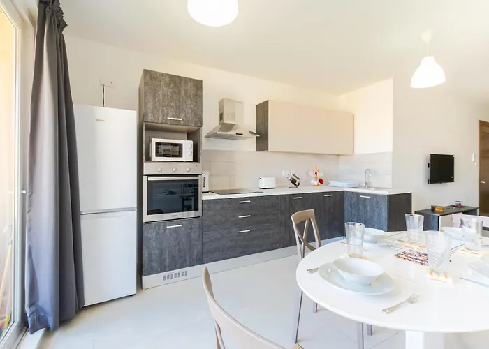 Apartment Brand New 3bdr 2 Bth H7