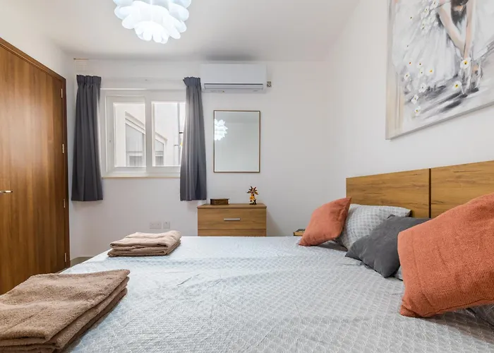 Apartment Brand New 3bdr 2 Bth H7 *