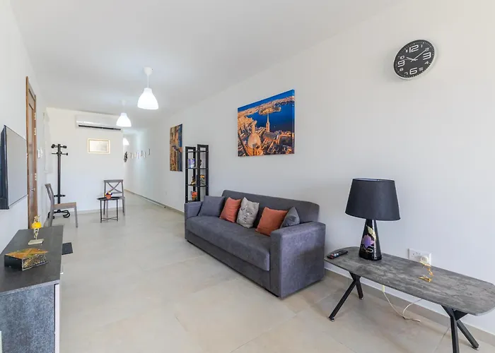 Brand New 3bdr 2 Bth H7 *