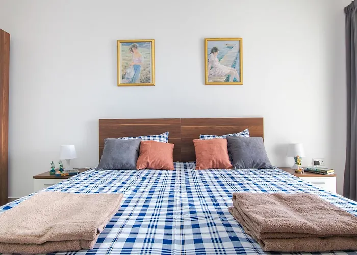 Brand New 3bdr 2 Bth H7 *