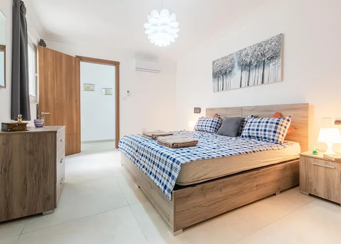 Apartment Brand New 3bdr 2 Bth H7 *